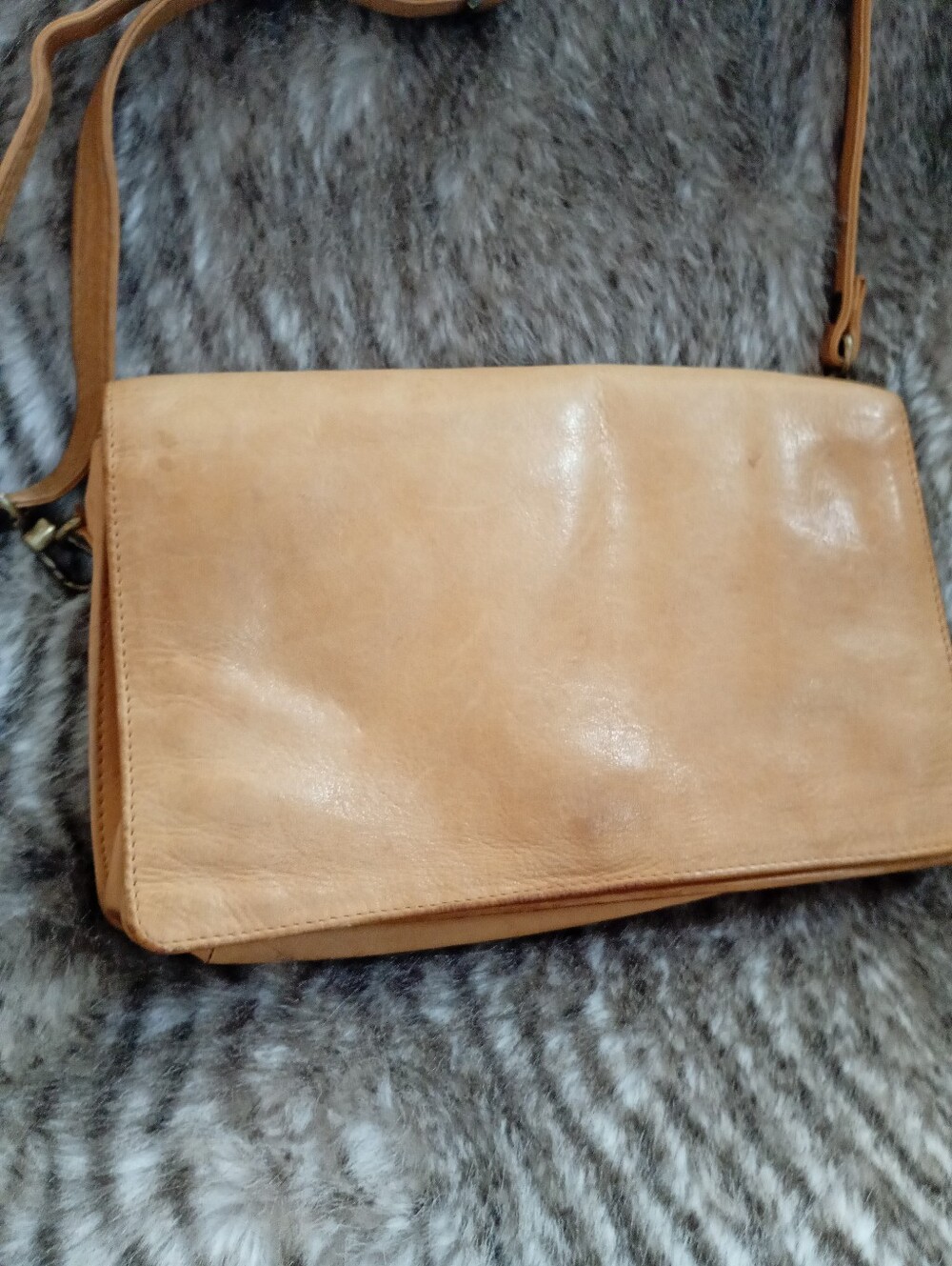 Derek Alexander | Classic Tan Leather Crossbody Bag